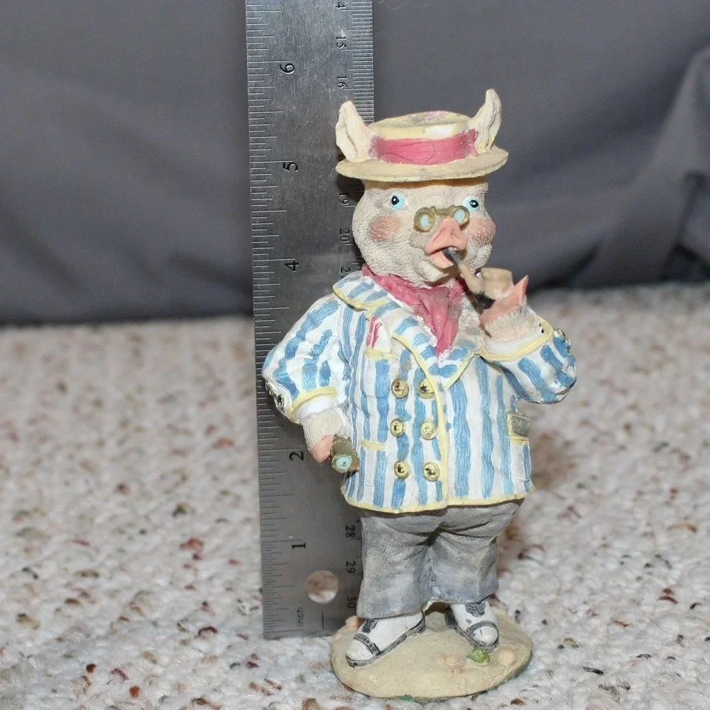 Victor Bacon Pig Figurine‎ 1993 International Resourcing VA07 Pipe Gentleman